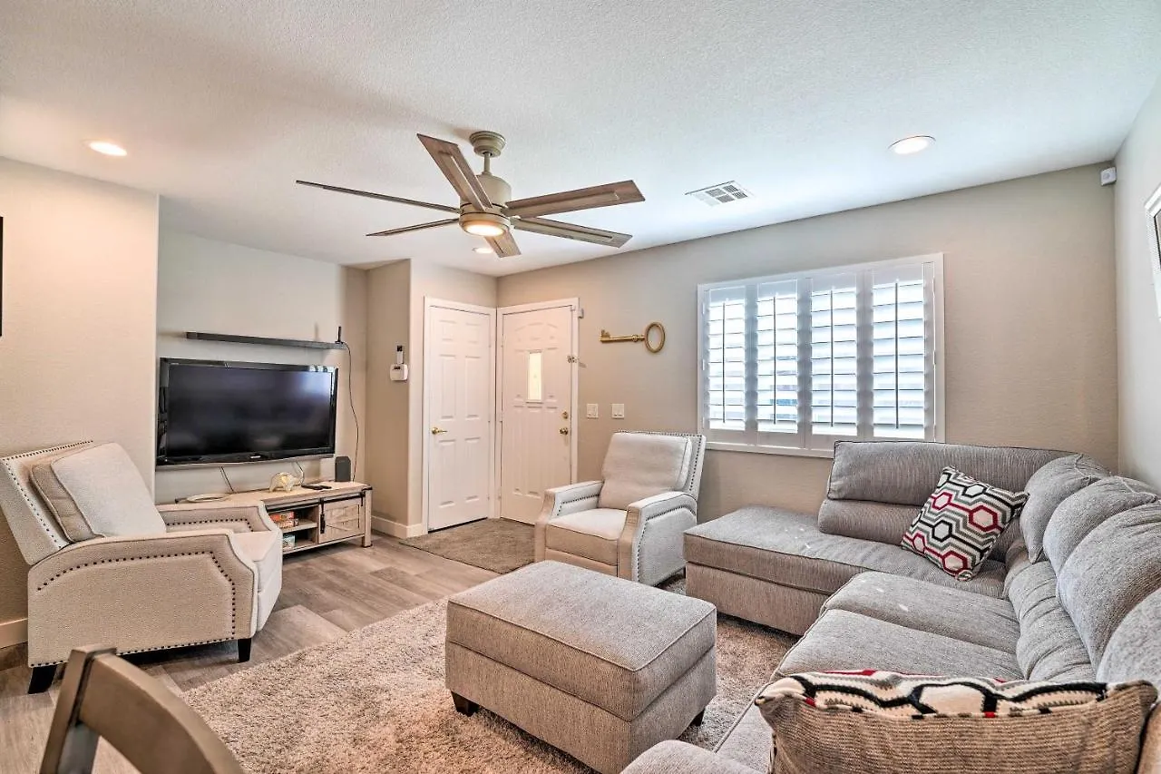 Dom wakacyjny Willa Stylish House With Patio, 8 Mi To Vegas Strip! Las Vegas