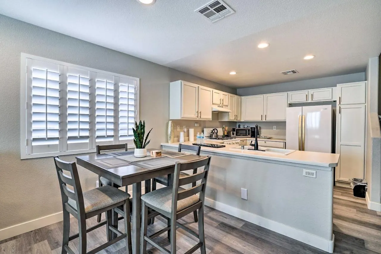 Willa Stylish House With Patio, 8 Mi To Vegas Strip! Las Vegas