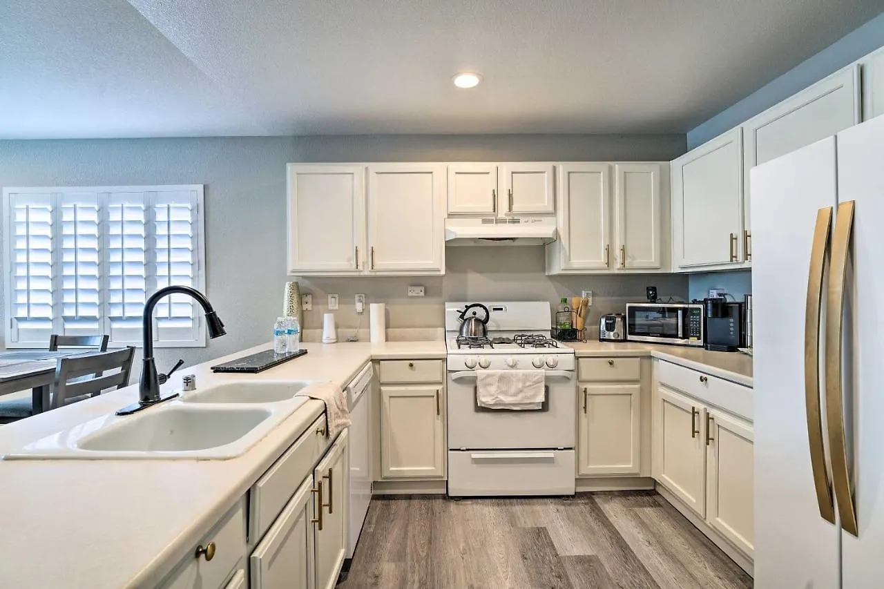 Dom wakacyjny Willa Stylish House With Patio, 8 Mi To Vegas Strip! Las Vegas