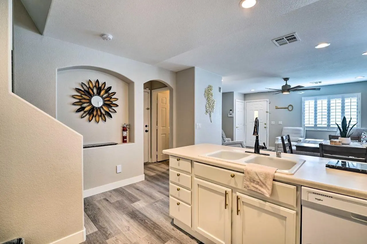 Willa Stylish House With Patio, 8 Mi To Vegas Strip! Las Vegas Dom wakacyjny
