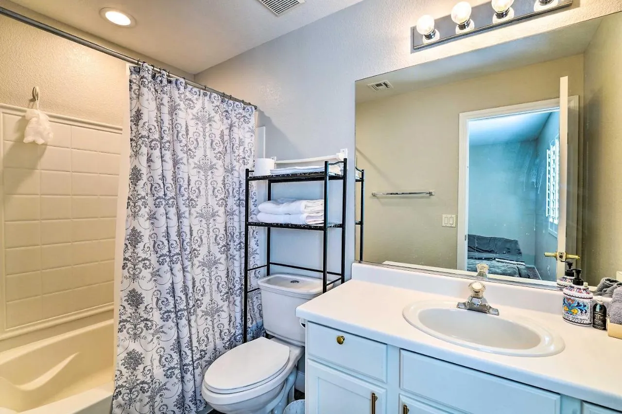 Willa Stylish House With Patio, 8 Mi To Vegas Strip! Las Vegas 0*,  Stany Zjednoczone Ameryki