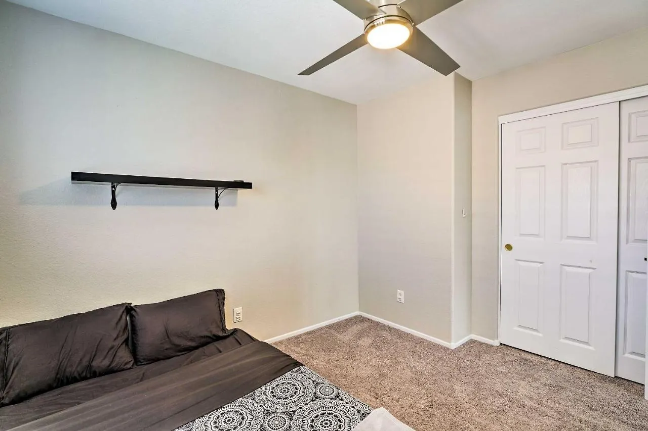 Dom wakacyjny Willa Stylish House With Patio, 8 Mi To Vegas Strip! Las Vegas Stany Zjednoczone Ameryki